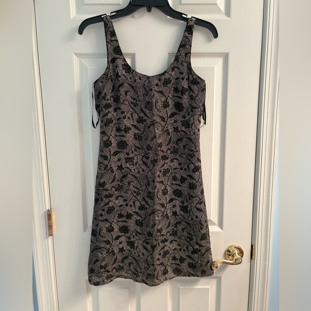 Vintage Ann Taylor Black and Cream, Silk, Sleeveless Mini Dress in Size 2.